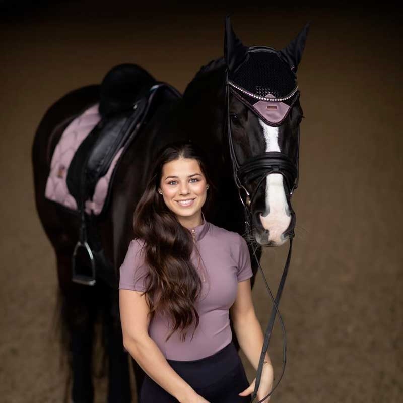 Equestrian stockholm lilla underlag anemone på hest med rytter