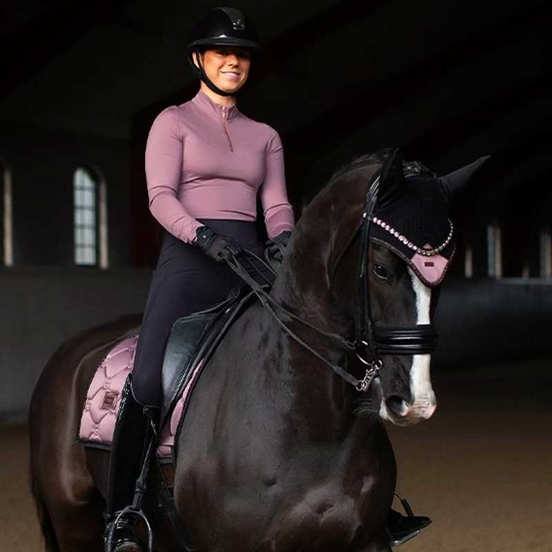 Hest rides med Equestrian Stockholm hut lilla Anemone