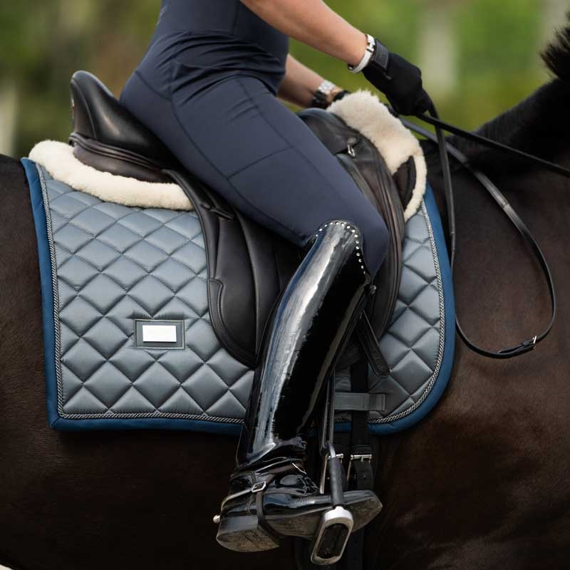 Equestrian Stockholm underlag "Metallic Blue"